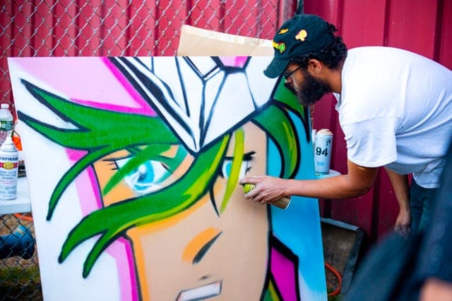 Live spray-paint art
