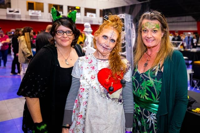 Costumed friends, undead glam